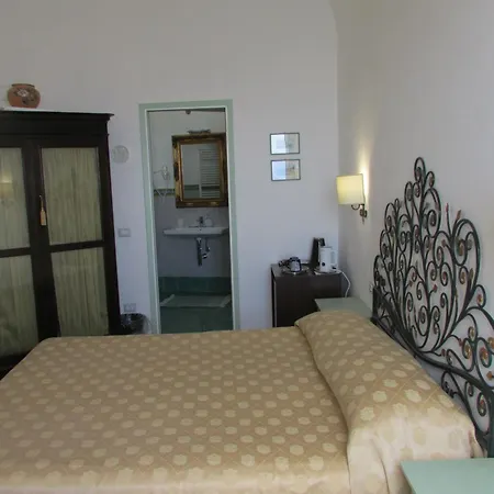 Domus Claudia 3*