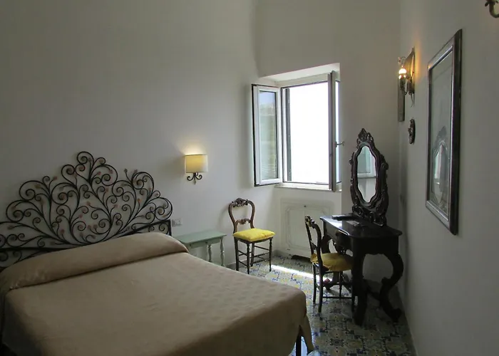 Domus Claudia אטראני