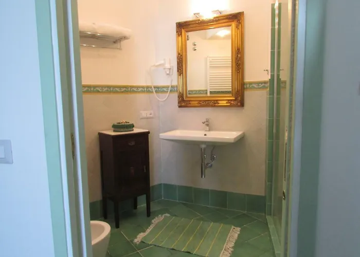 Domus Claudia בית הארחה