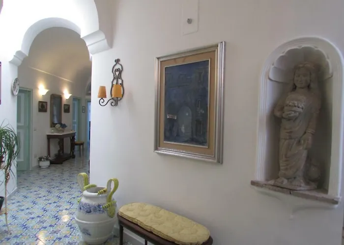 בית הארחה Domus Claudia אטראני